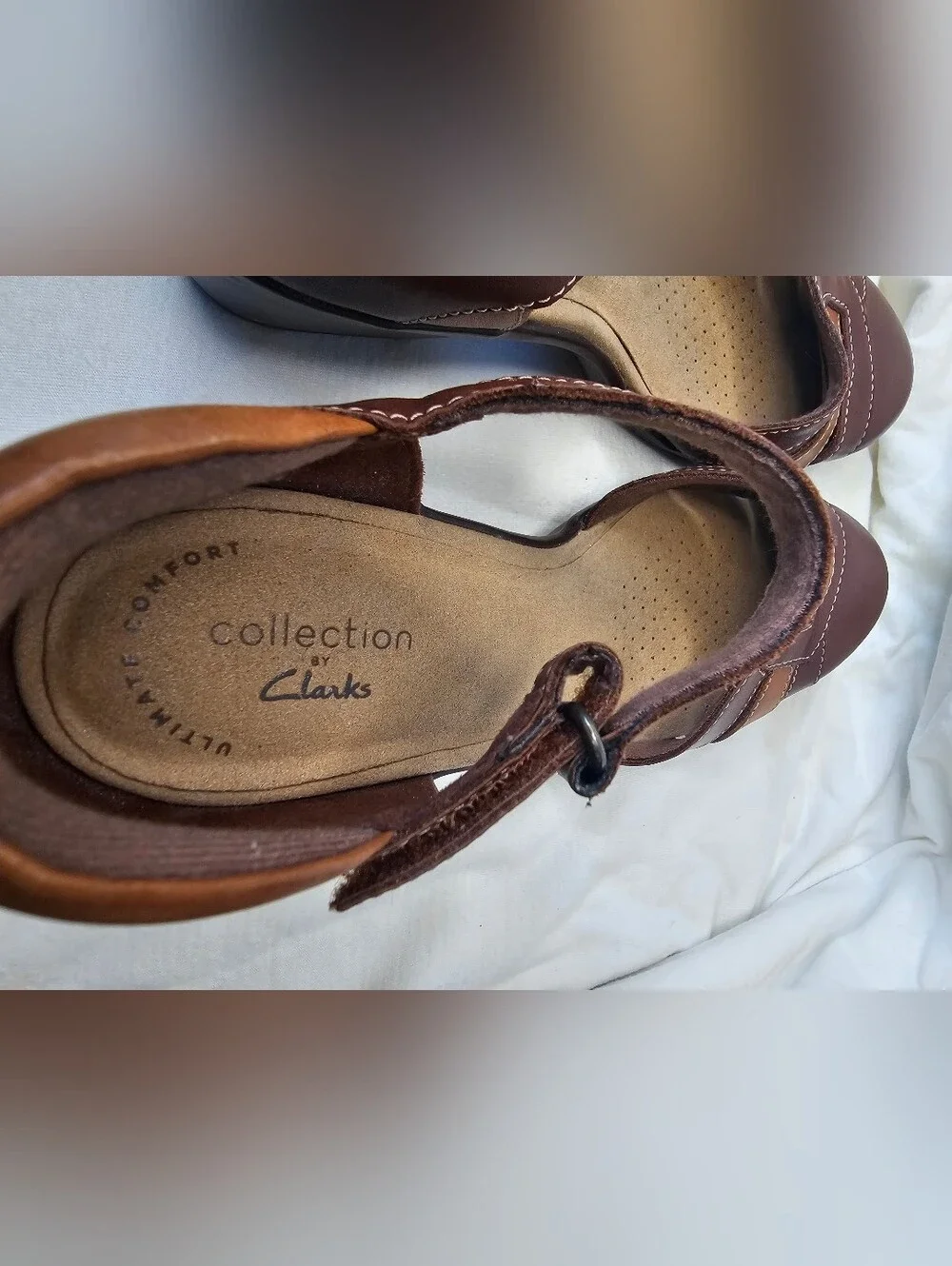 Clarks Emily Daisy Heels Two-tone Dark Tan Leather Design Low Heel Ankle Strap